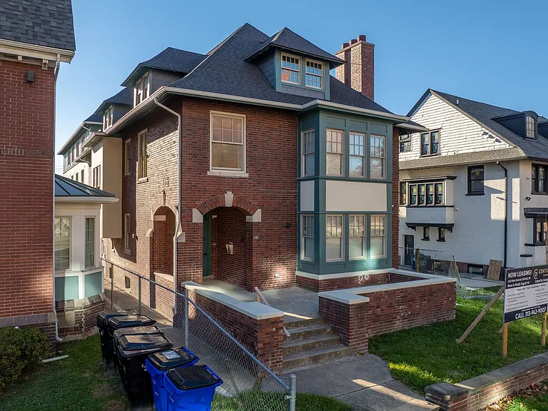 240 Mack Ave — Photo 38