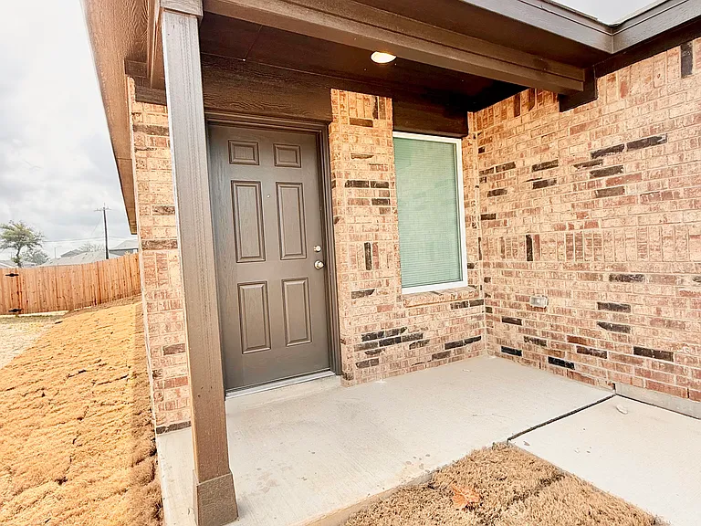 20910 Sumac Grv — Photo 3