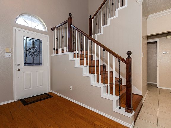 4th image of 2207 Greensborough Ln
