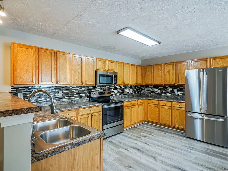 685 Belgium Dr — Photo 7