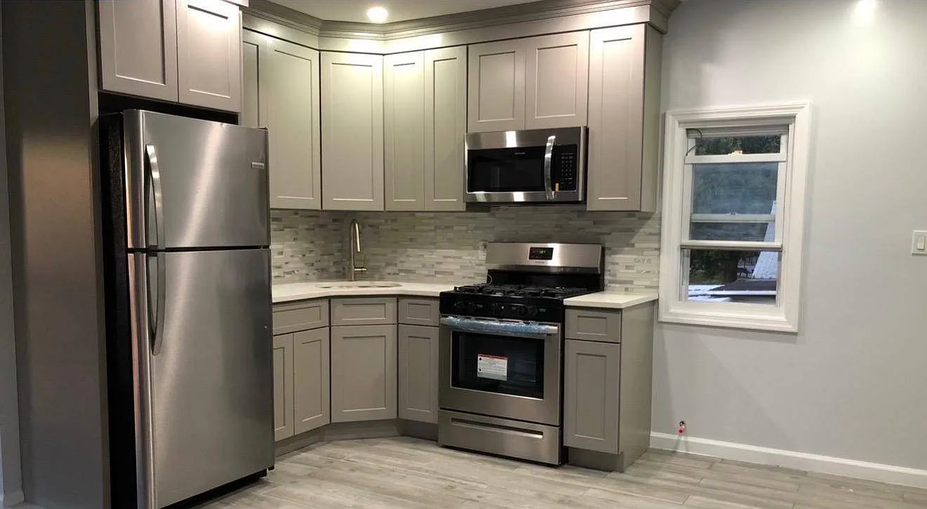 3 bed, 1.0 bath, $3,300 — Photo 2
