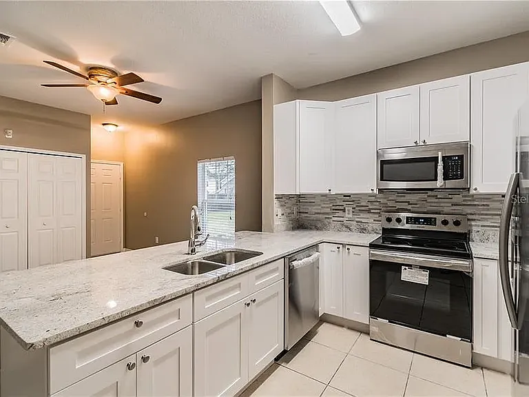 307 E Kirby St — Photo 6