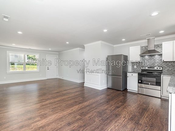 5th image of 400 W 9th St