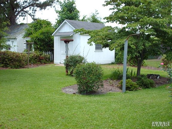 4th image of 213 Simpson St