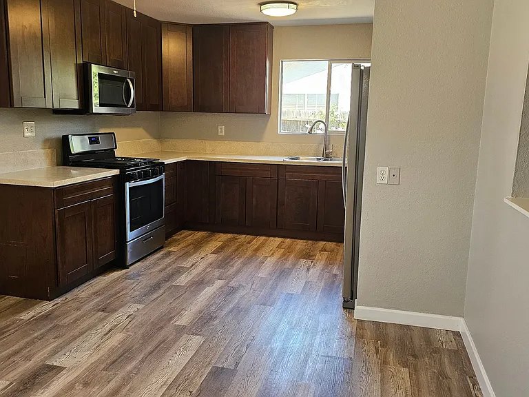 610 Daisy St — Photo 5