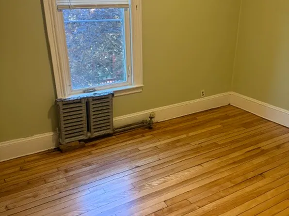 29 Grant St APT 4, Portland, ME 04101