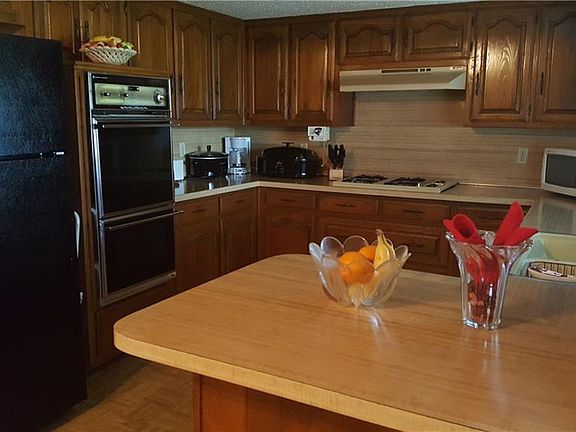 2nd image of 224 Sherwood Ln