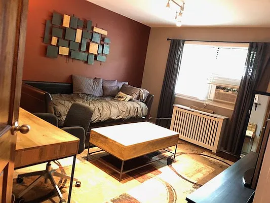 Sold by Winzone Realty Inc | media 10