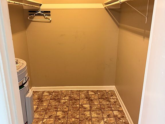 4th image of 276 White Bridge Pike APT 22