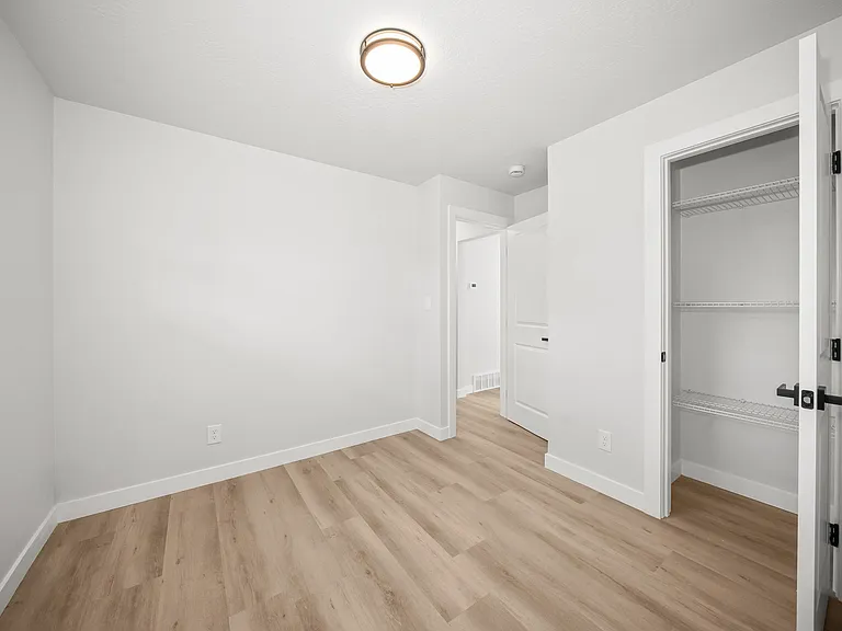 2217 E Longfellow Ave — Photo 9