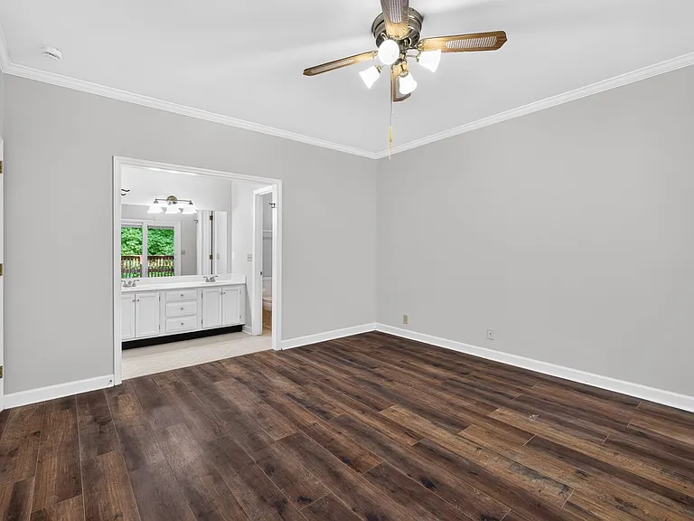 1215 Carriage Park Dr — Photo 17
