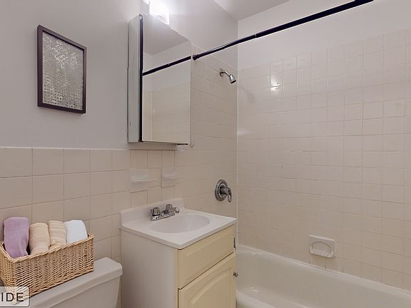 4th image of 233 E 81st St APT 4B