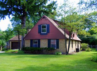 945 Windsor Rd, Highland Park, IL 60035