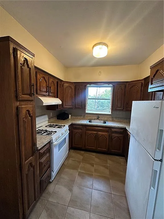 3 bed, 1.0 bath, 800 sqft, $2,700 — Photo 4