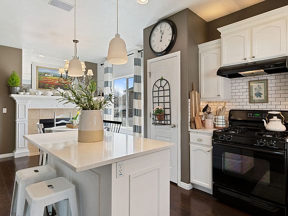 2nd image of 5457 N Windsor Way