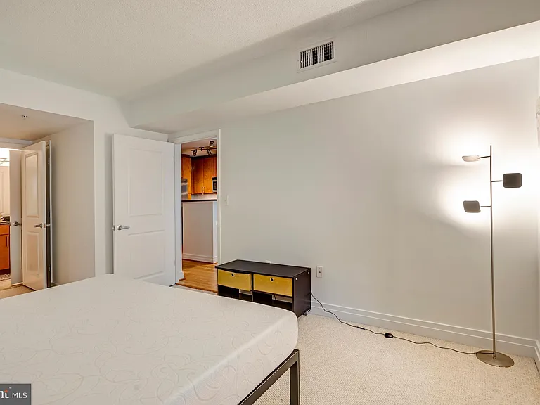 915 E St NW #1001 — Photo 16