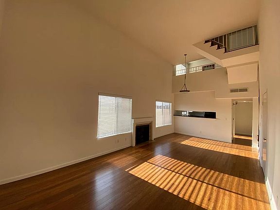 5th image of 1819 Greenfield Ave APT 304B