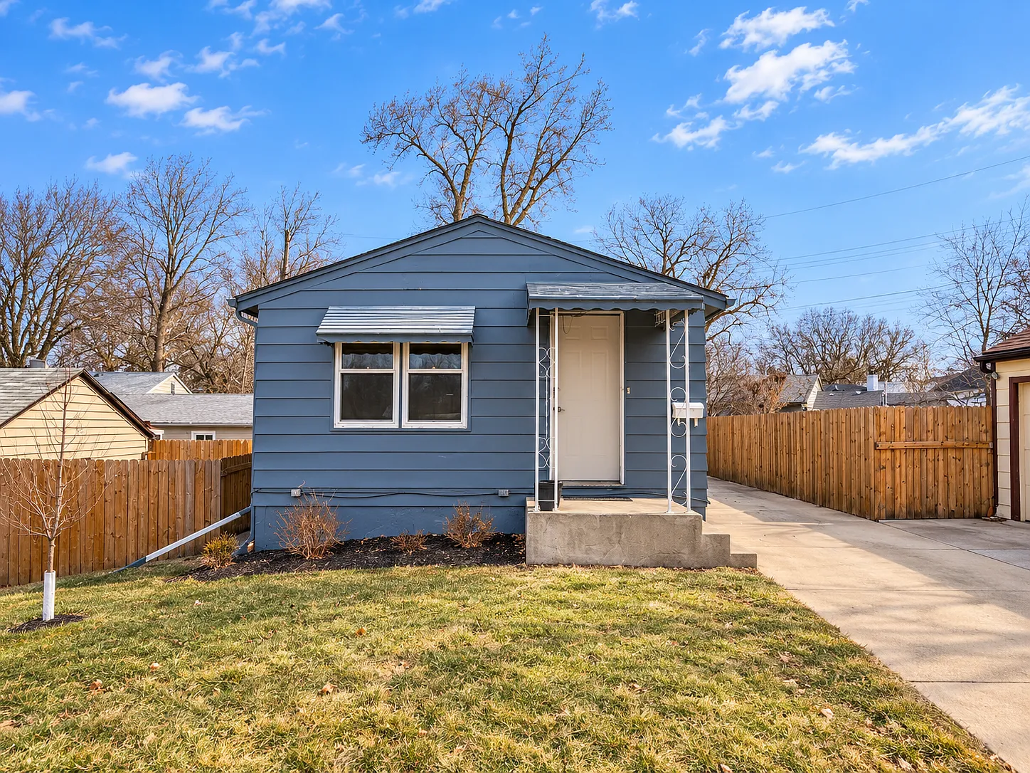 2 bed, 925 sqft, $1,299 — Photo 1