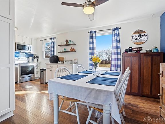 5th image of 129 Lexington Farm Rd