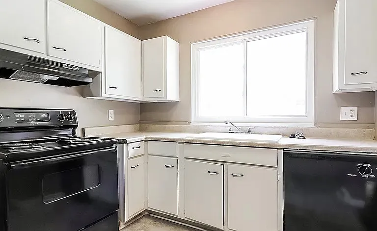 8816 Manchester Ave — Photo 6