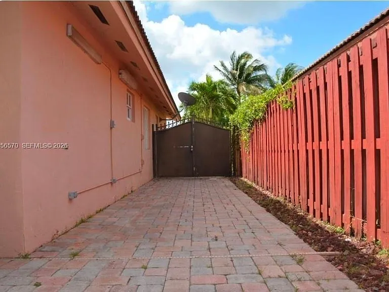 13817 SW 154th St — Photo 20