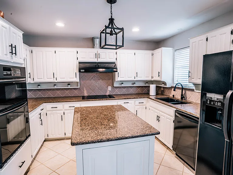 6309 Riviera Dr — Photo 7