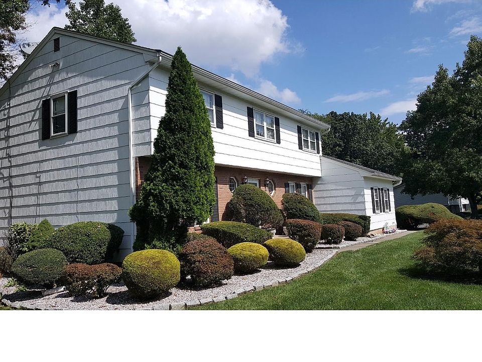 2nd image of 10 Brophy Dr
