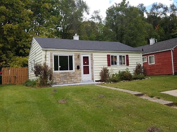 3rd image of 861 E Chippewa Ave