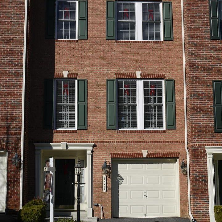1st image of 1033 Hotchkiss Pl