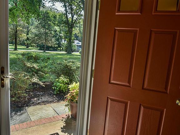 4th image of 821 Cedarcroft Dr