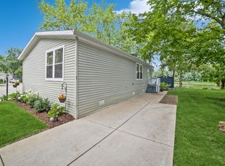 1175 Country Club Rd, Elgin, IL 60123