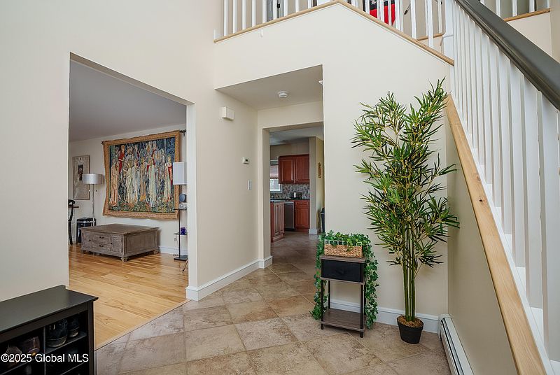 3rd image of 122 Kenwood Avenue