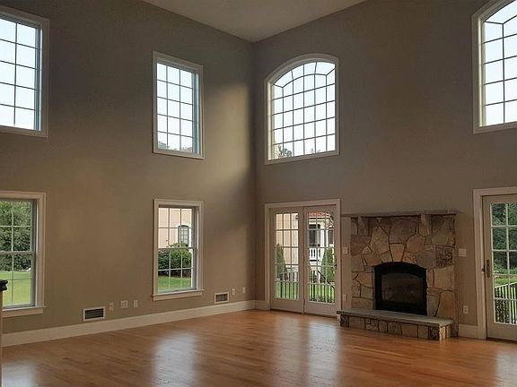 4th image of 7 Blackhorse Ln