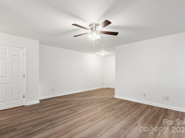 7616 Monarch Birch Ln, Charlotte, NC 28215