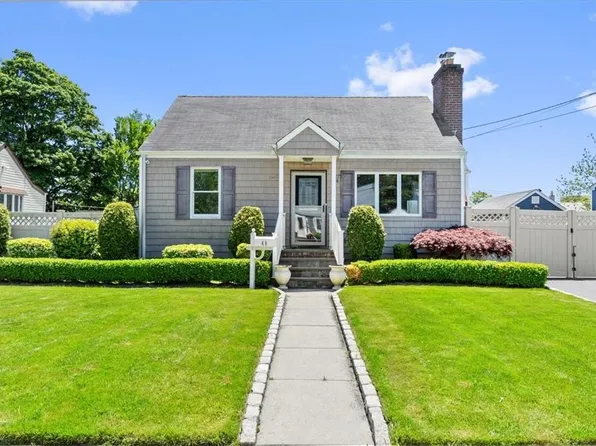 40 Harding Street, Copiague, NY 11726