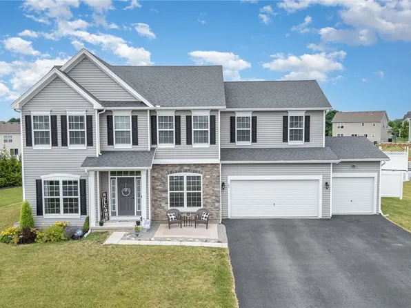 27 Gainsborough Pl, West Henrietta, NY 14586
