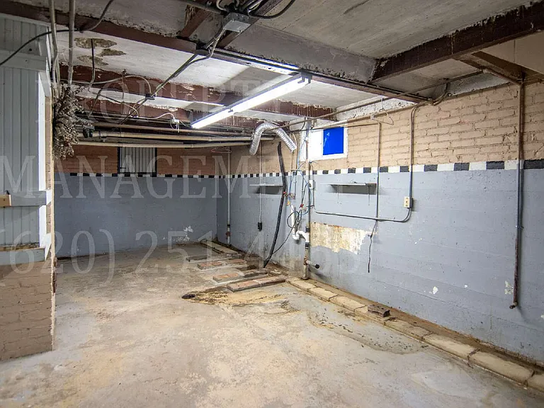 1110 W 5th St — Photo 25