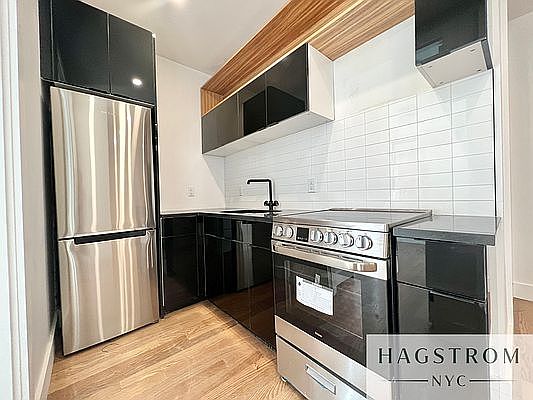 2nd image of 631 E 6th St #2F