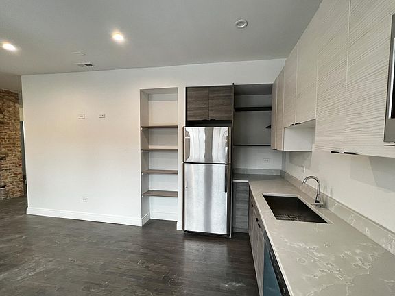 4th image of 1301 S California Ave #4W