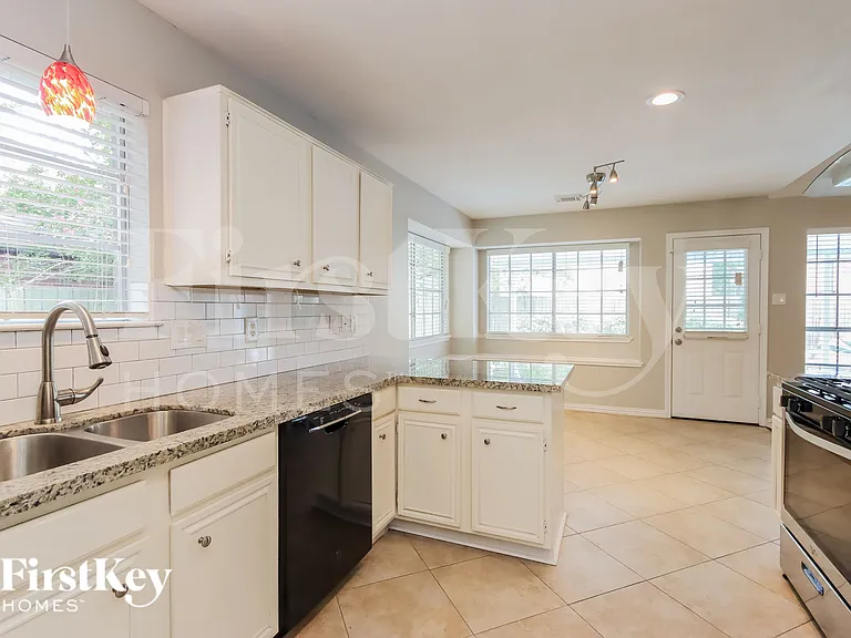 18811 Singing Woods Dr — Photo 6