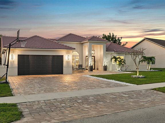 3rd image of 9561 Hollyhock Court