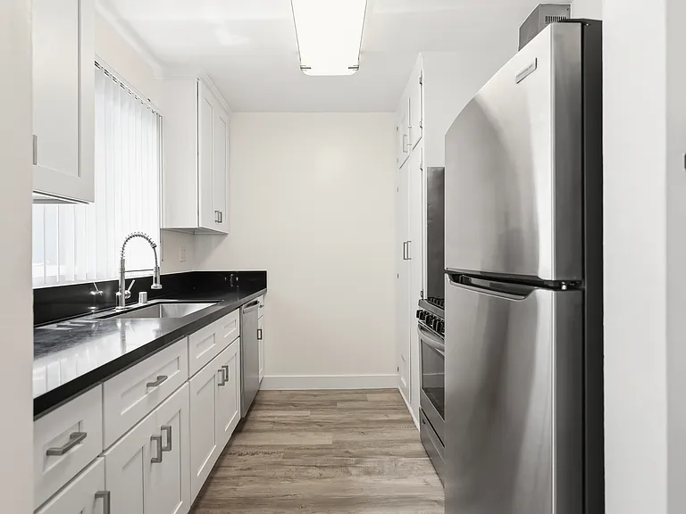 608 San Vicente Blvd — Photo 11