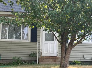 8637 Hill St, Maple City, MI 49664