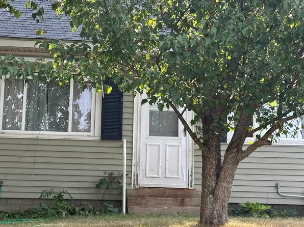 8637 Hill St, Maple City, MI 49664