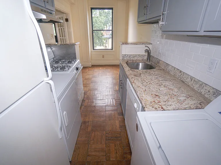 Arlington Apartments — Photo 32