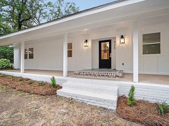 2nd image of 928 Forest Avenue