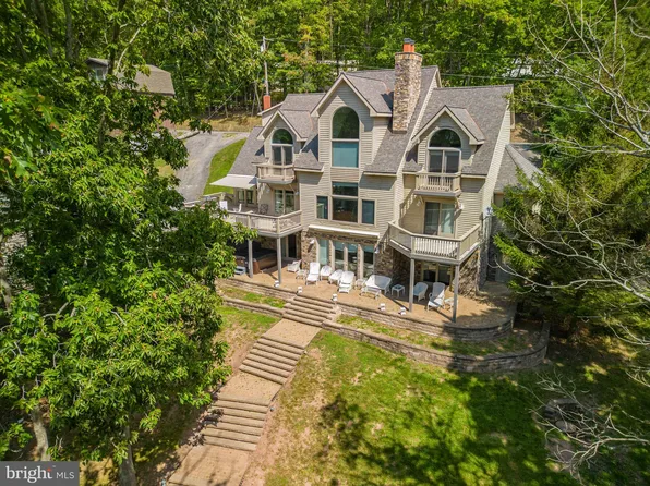 1983 Lake Shore Dr, Oakland, MD 21550