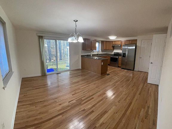 3rd image of 14420 Pebble Hill Ln