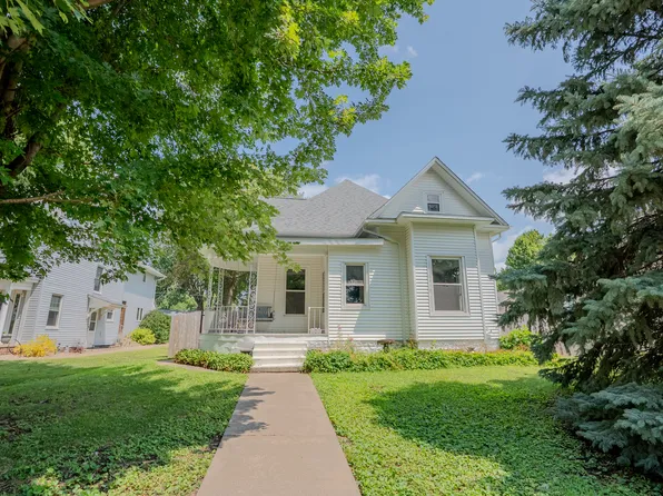808 6th St, Durant, IA 52747