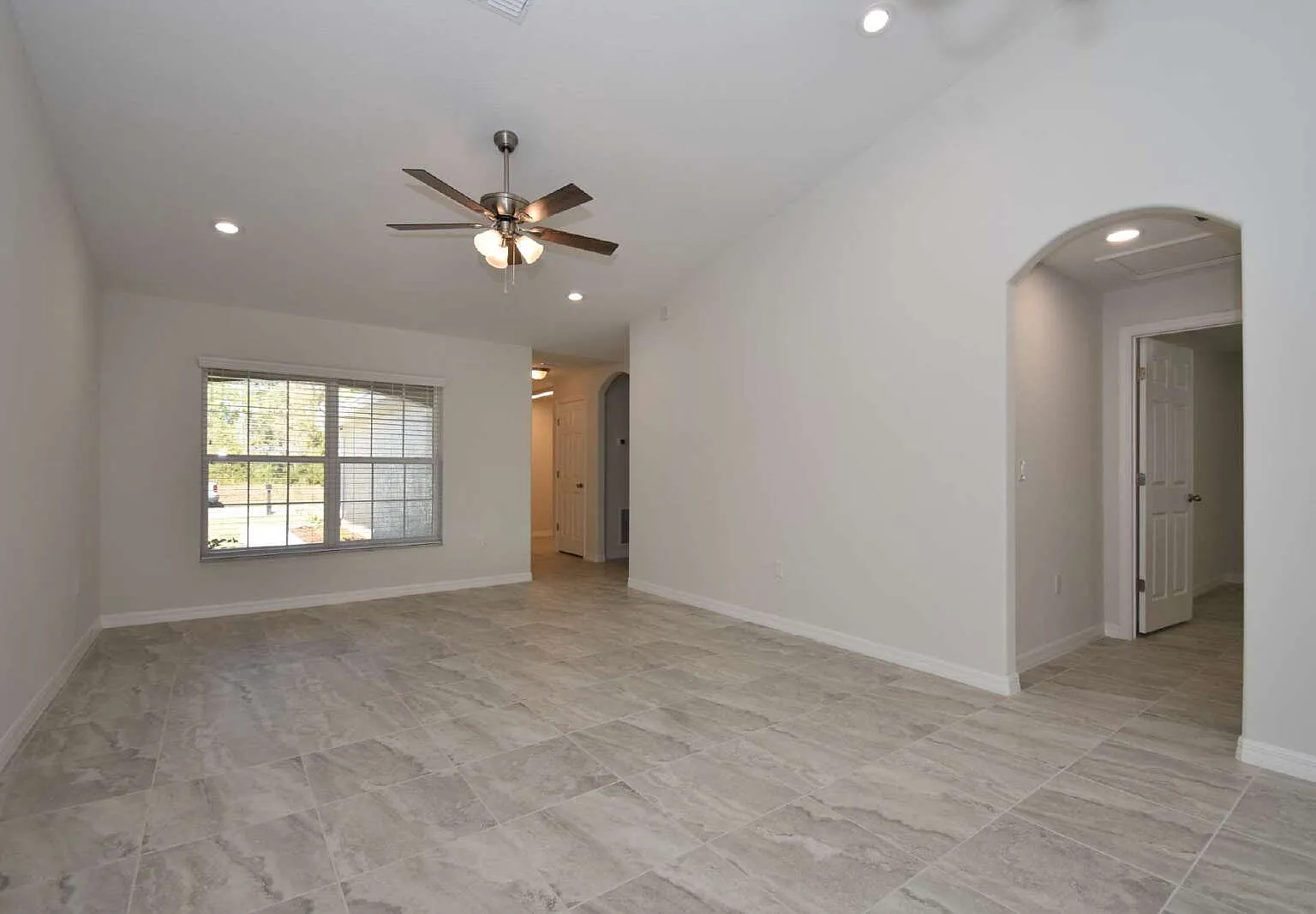 4 bed, 3.0 bath, 1610 sqft, $2,000 — Photo 3